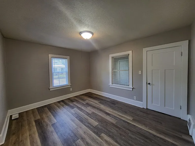 3916 Cambridge St — Photo 17