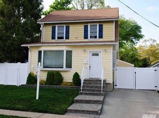 677 Stowe Ave, Baldwin, NY 11510