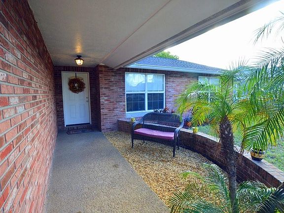 2nd image of 1405 Oleander Dr