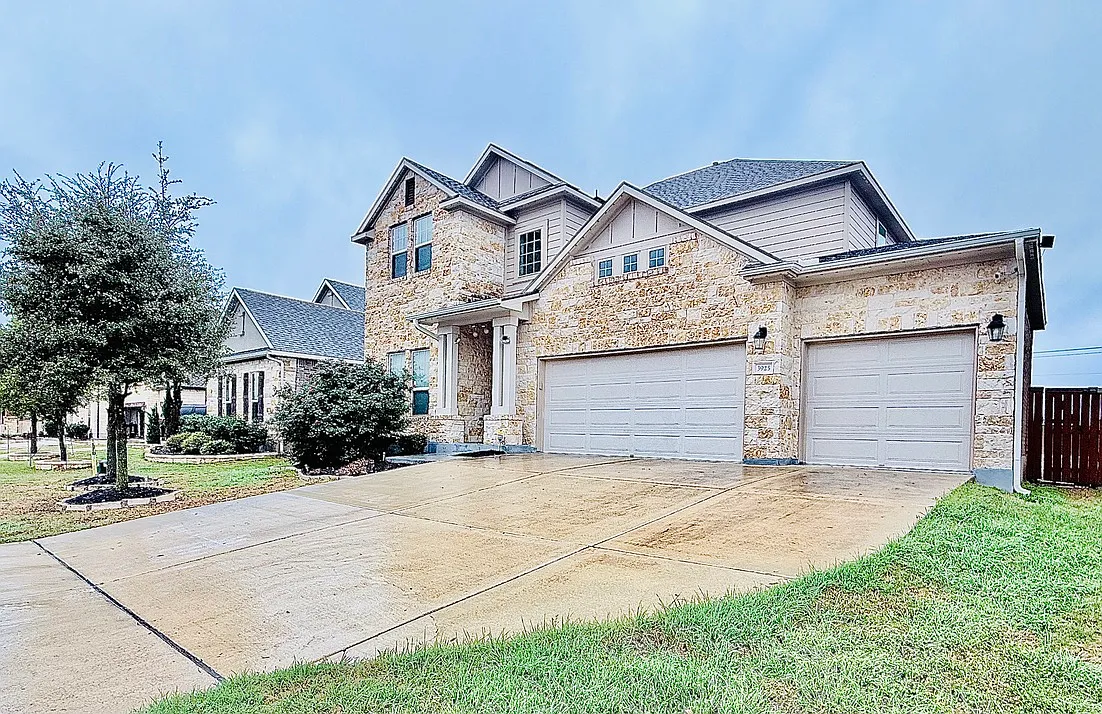5 bed, 3084 sqft, $2,795 — Photo 2