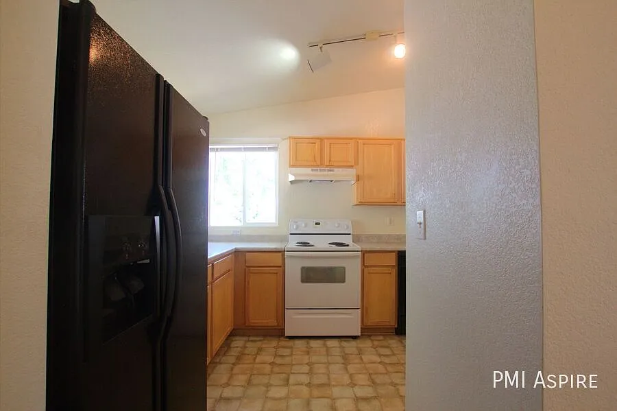 "Charming 3-Bed Home in Longmont with Spacious Layout 1160 Trout Creek Circle Awaits You!" — Photo 3