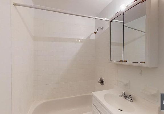 5th image of 536 W 47th St APT 1