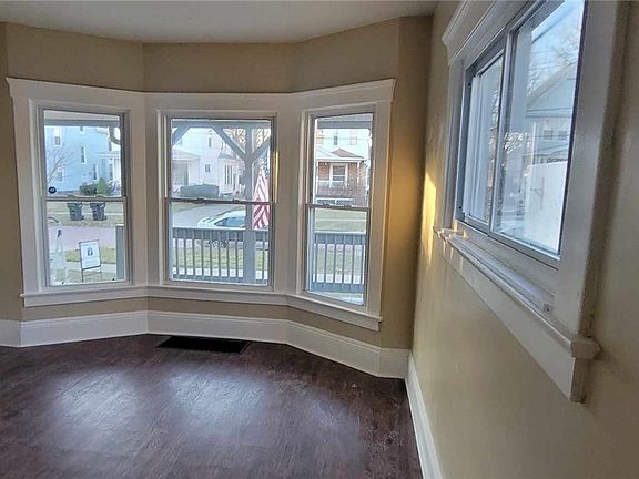 2nd image of 109 Kaiser Ct