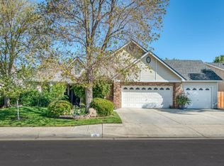 171 W Serena Ave, Clovis, CA 93619