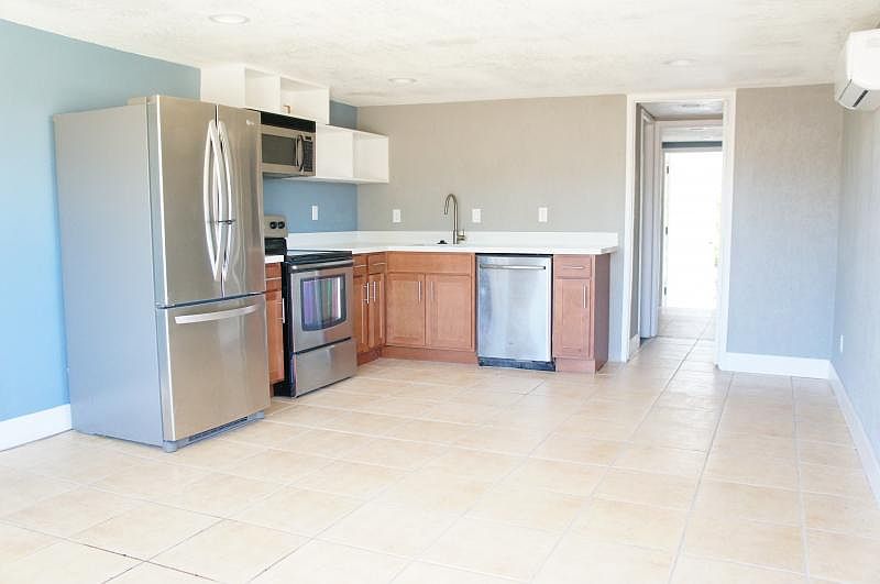1st image of 1056 E Fairmount Ave APT 3