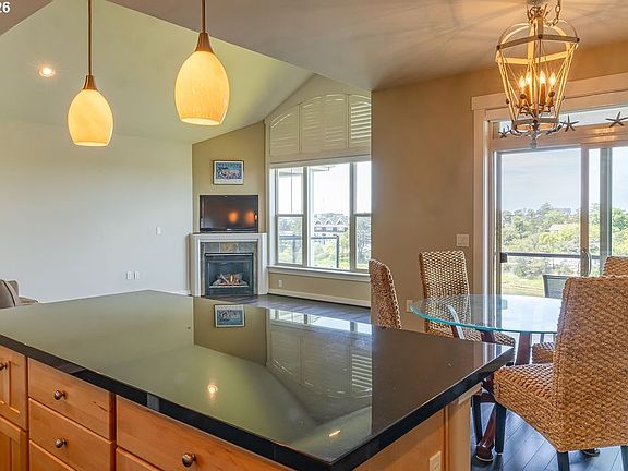 5th image of 1000 N Holladay Dr Unit 408