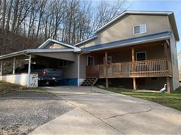18 Skyrock Ln, Hurricane, WV 25526