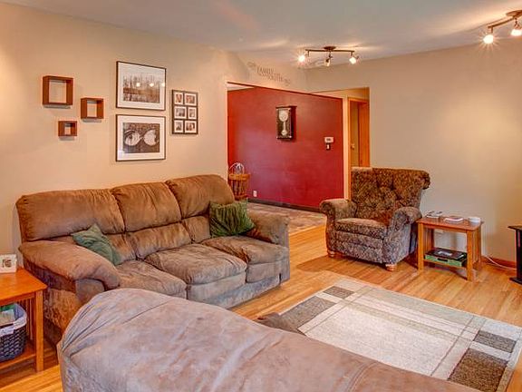 2nd image of 308 N Redwood Dr
