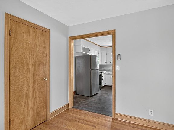 5th image of 937 Wren Way