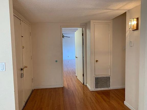 3rd image of 621 Kiowa Cir