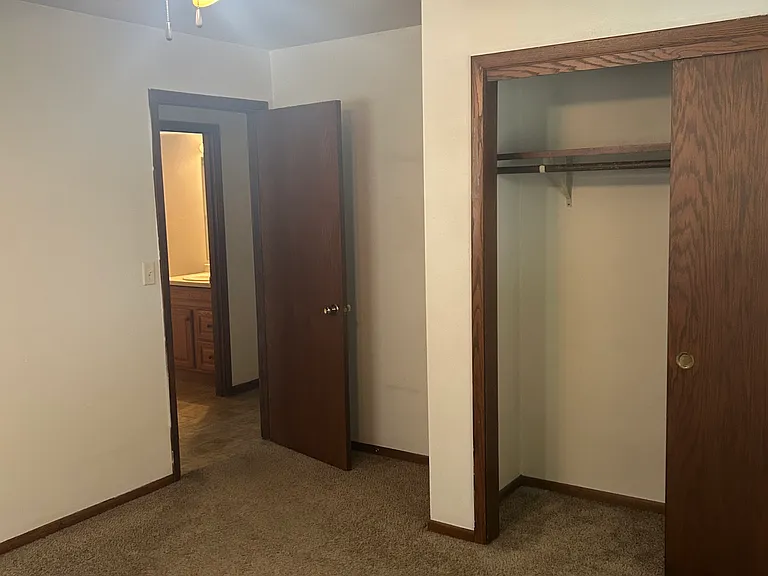 224227 Lakeshore Dr — Photo 6