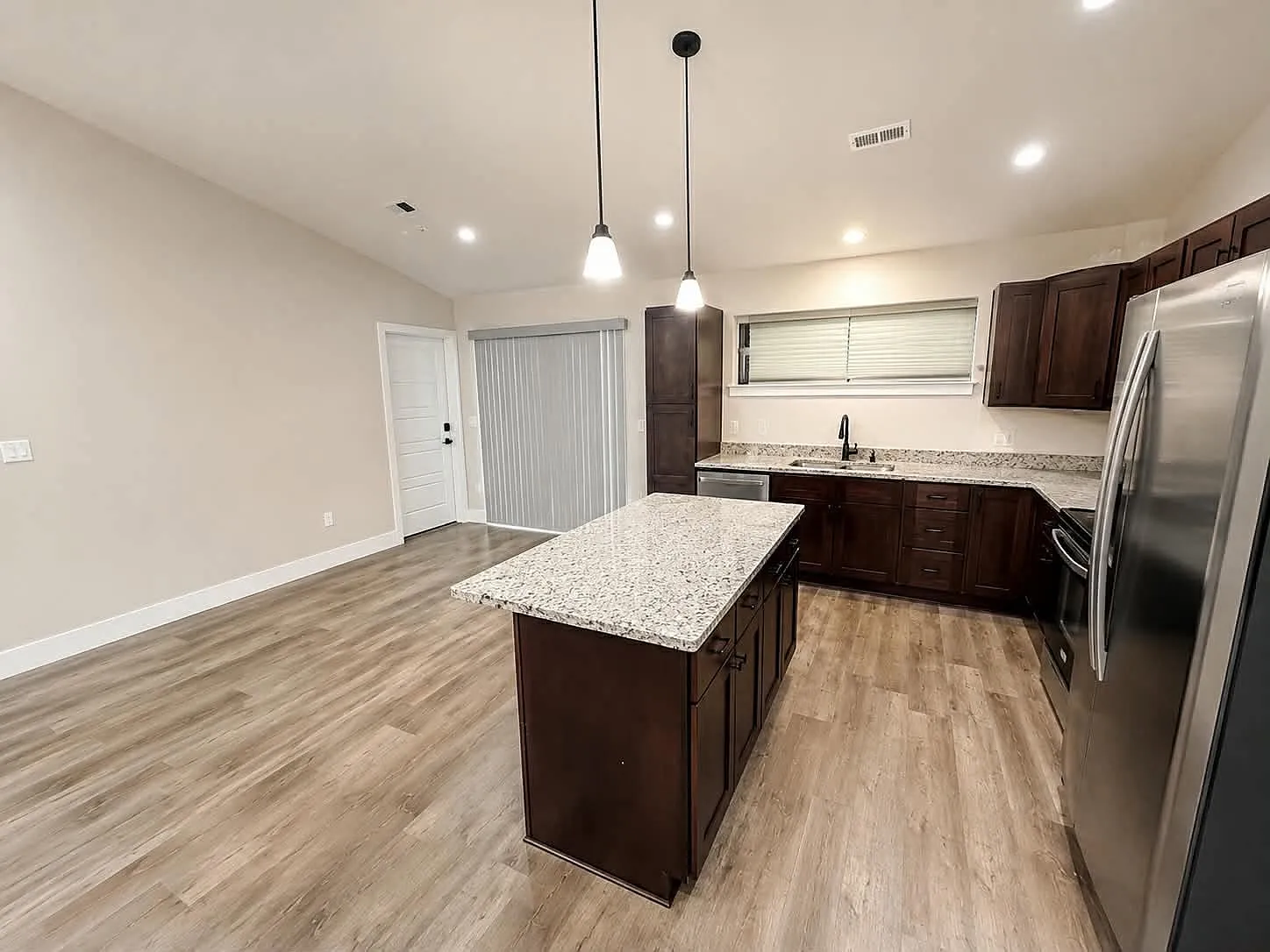 4 bed, 1580 sqft, $2,000 — Photo 4
