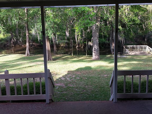 3rd image of 748 Creekside Dr