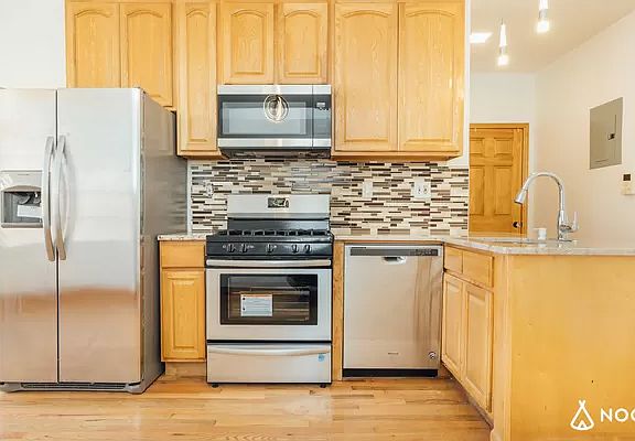 2nd image of 187 18th St #2D