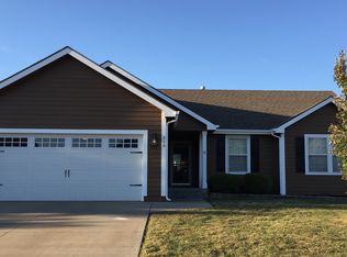 930 Hickory Ct, Eudora, KS 66025