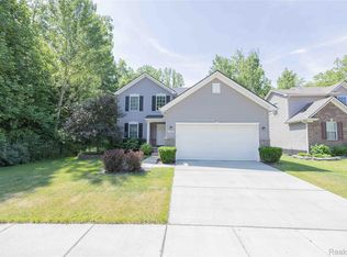 37467 Dianne Ln, New Boston, MI 48164