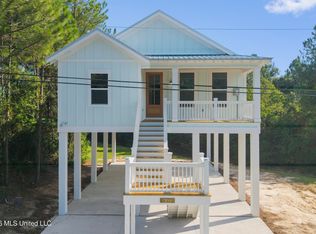 302 Terrace Ave, Waveland, MS 39576