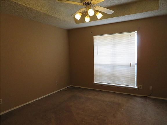 5th image of 450 Finch Dr