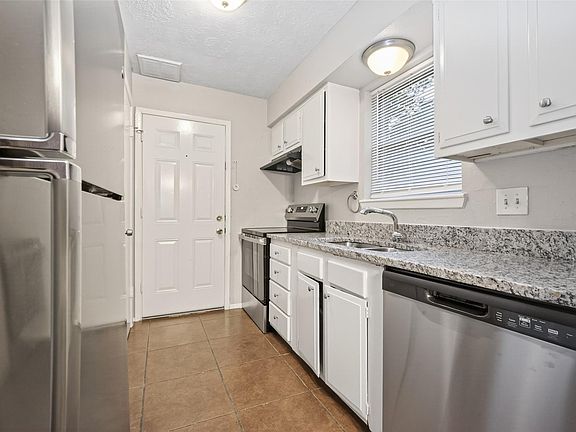 4th image of 23106 Ludgate Dr
