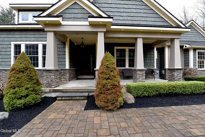 4th image of 421 Allen Road