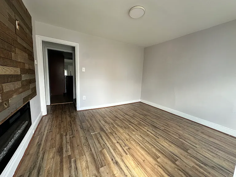 2714 Pratt St — Photo 6