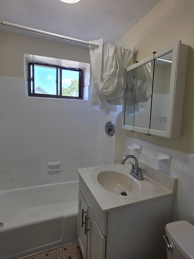 No Brokers Fee, Heat, Hot Water Included, New Floors, As Unit in the Livingroom, Laundry is on a ... — Photo 4