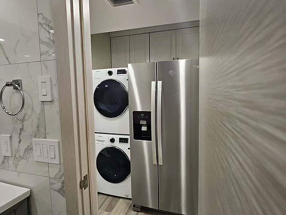 3rd image of 582 Westwood Ave #1