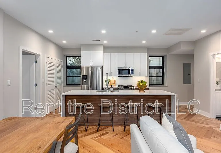 1345 K St SE #T-01 — Photo 4