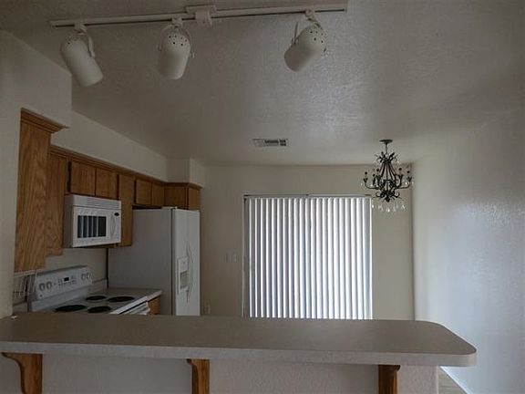 4th image of 10390 E 37th Pl