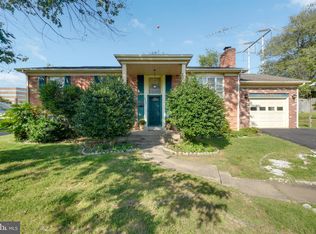 2239 W Longview Dr, Woodbridge, VA 22191