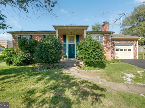 2239 W Longview Dr, Woodbridge, VA 22191