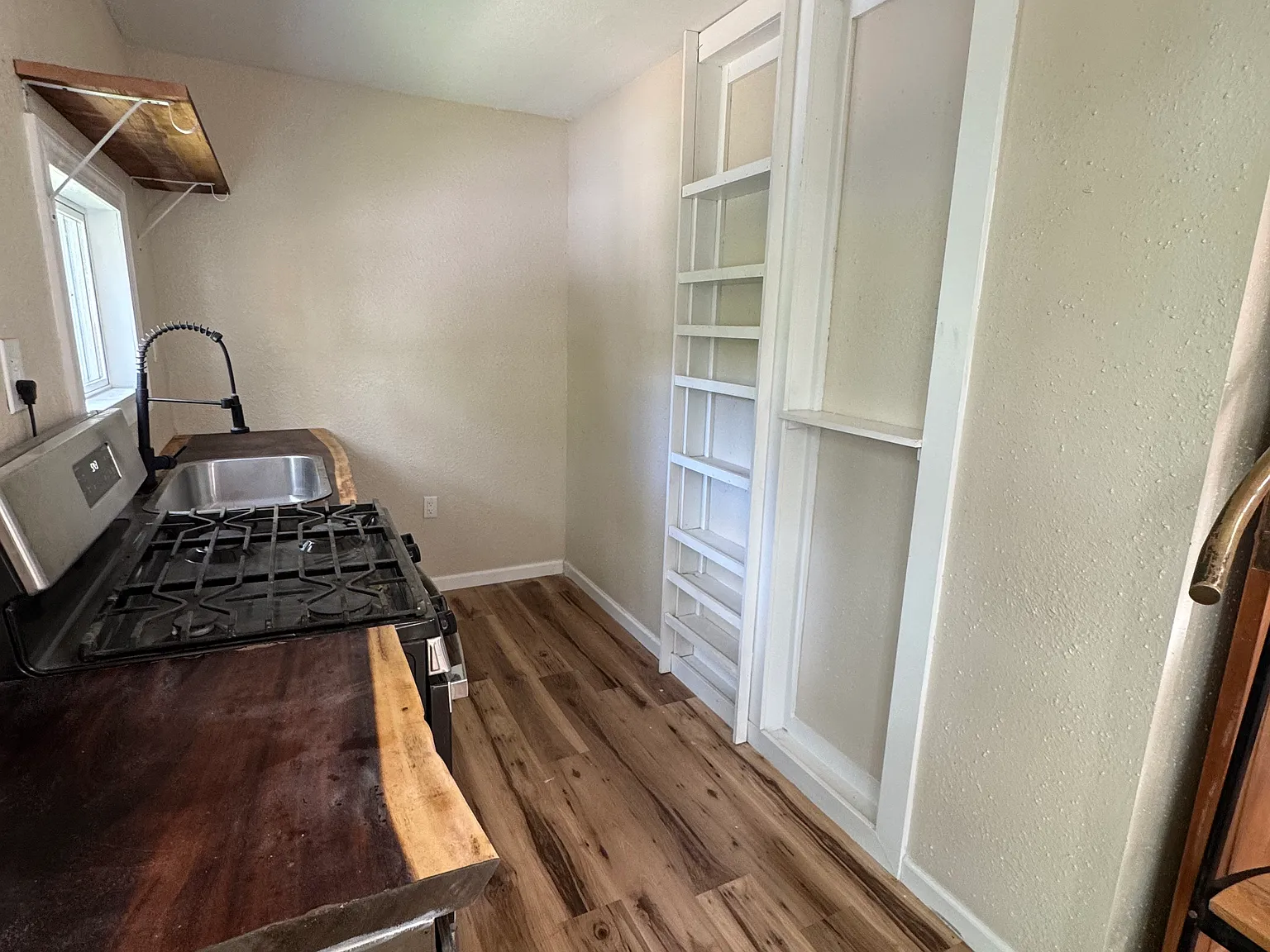 1 bed, 408 sqft, $1,000 — Photo 2