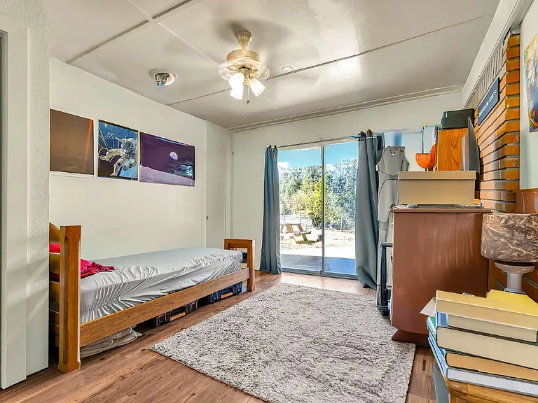 520 Helena St — Photo 17