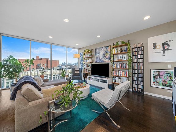 4th image of 2800 W North Ave #403