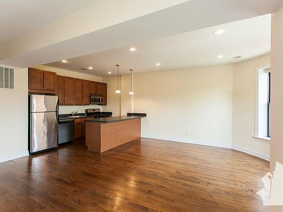 4th image of 2834 N Albany Ave #Unt2836-3
