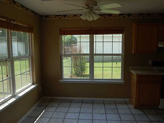 4th image of 224 Riverwood Ave
