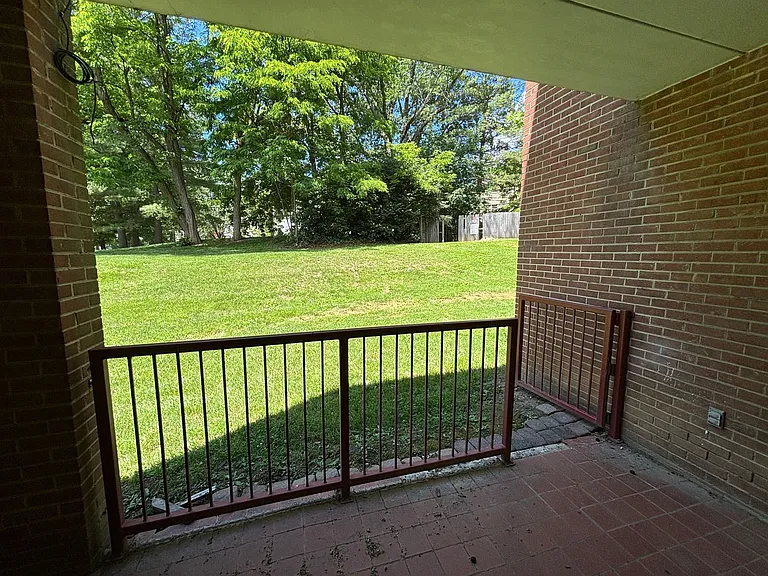 900 Brightwood Manor Dr #B-4 — Photo 12