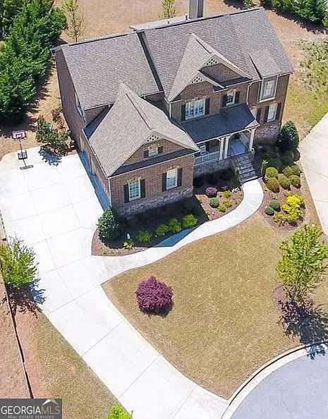 7 bed, 5.0 bath, 6640 sqft, $5,445 — Photo 4