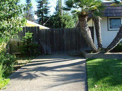 3rd image of 901 Greenwood Dr