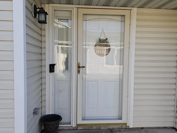 9991 Hunters Run St, Saint John, IN 46373