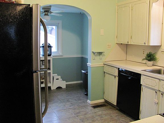 3rd image of 817 Cleveland Ave