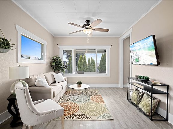 Tall ceilings and expansive windows