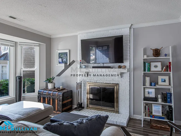 208 Standish Dr — Photo 6