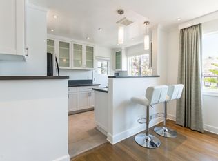140 San Vicente Blvd APT D, Santa Monica, CA 90402