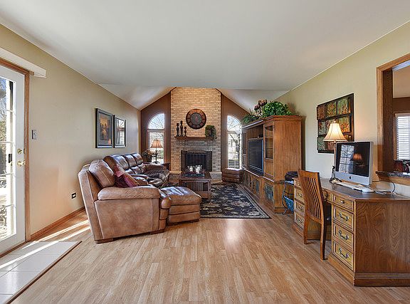 4th image of 13834 Cantigny Ln