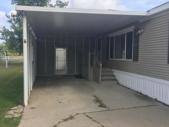 4th image of 390 Hunt Club Dr