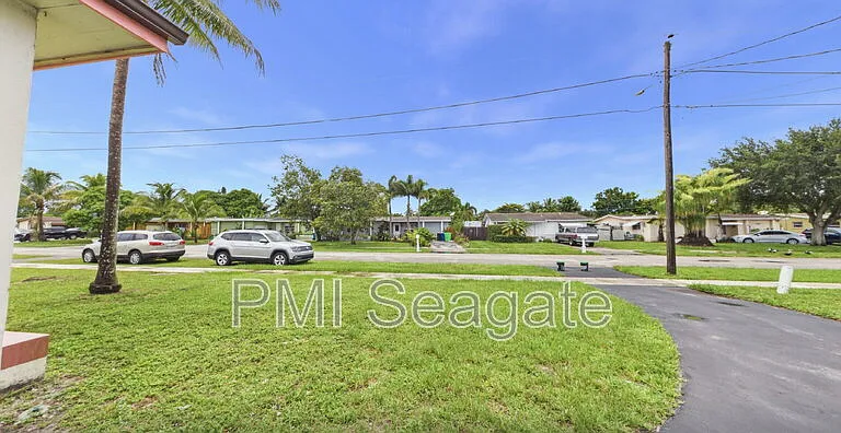 7620 NW 21st St — Photo 2