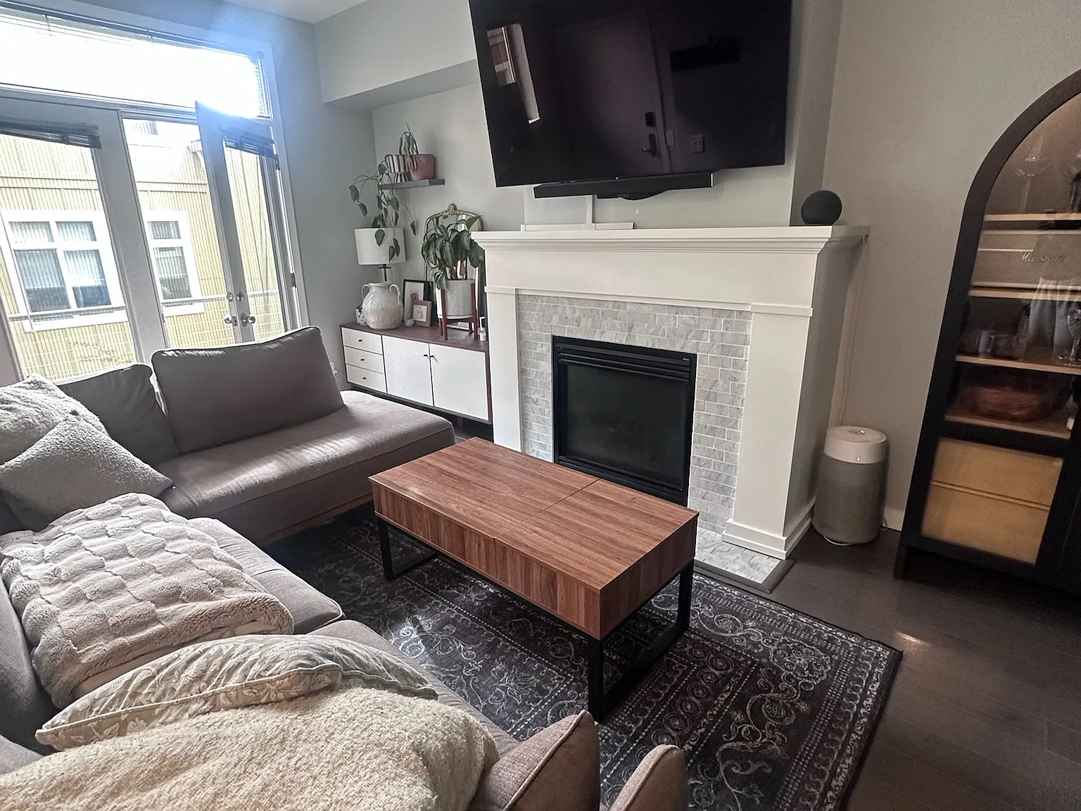 2 bed, 2.5 bath, 1026 sqft, $3,600 — Photo 2