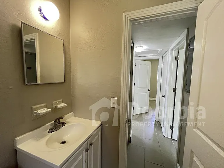 1635 Brookview Dr S — Photo 14