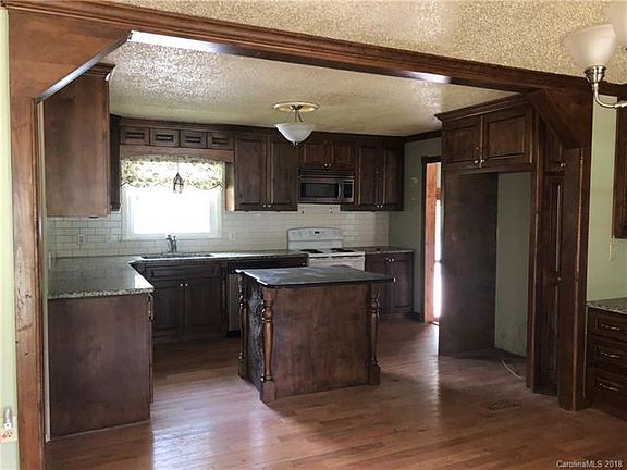 4th image of 4723 Reinhardt Cir